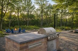 Sleeps 20+ Movie theater, game room, hot tub, pets
