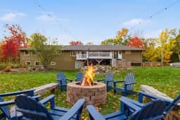 Sleeps 20+ Movie theater, game room, hot tub, pets