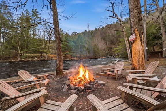 Riverfront Lodge with Indoor Pool & Hot Tub