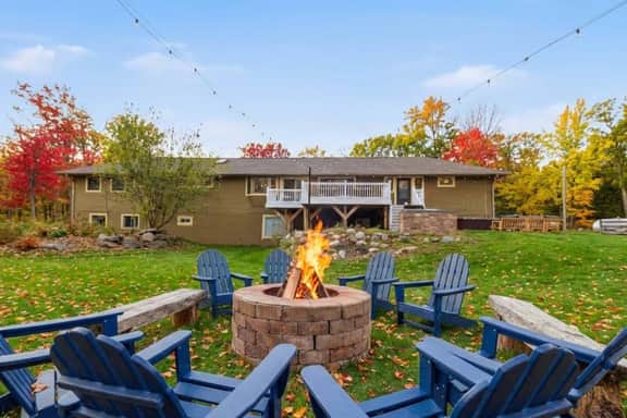 Sleeps 20+ Movie theater, game room, hot tub, pets
