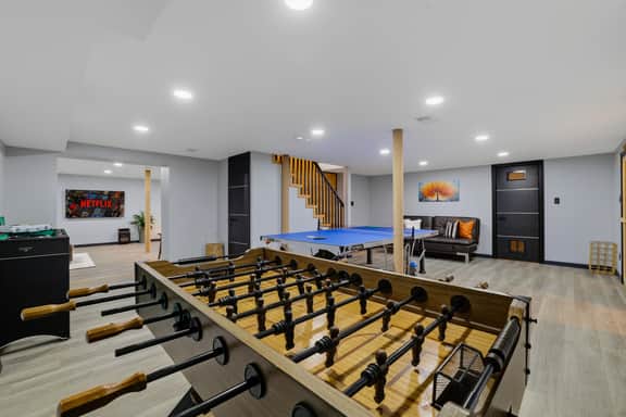 Sleeps 24 Luxury Sauna Hot tub Zen Room Game Room