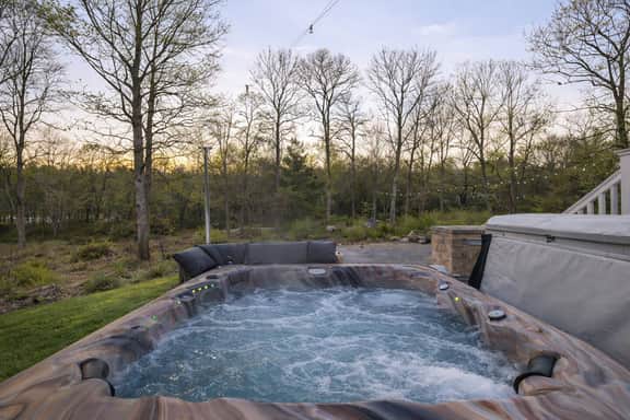 Sleeps 20+ Movie theater, game room, hot tub, pets
