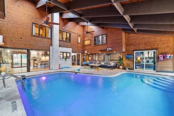 Riverfront Lodge with Indoor Pool & Hot Tub
